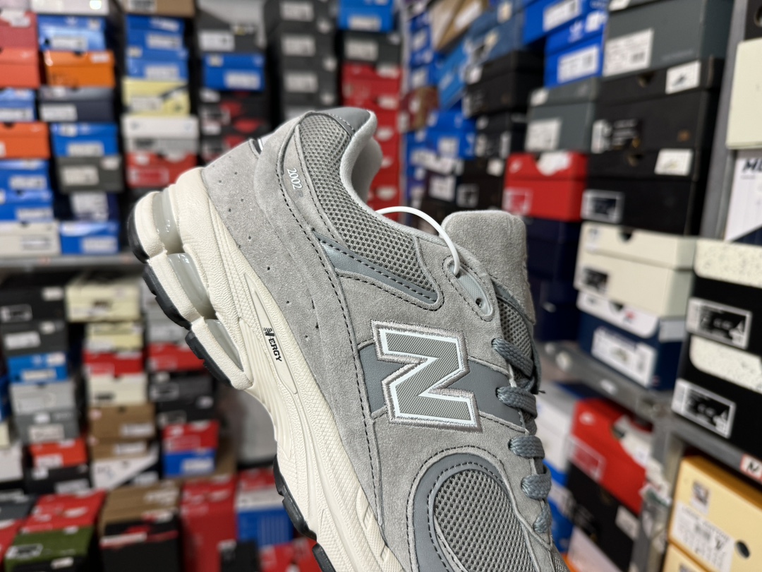 New Balance NB 2002R